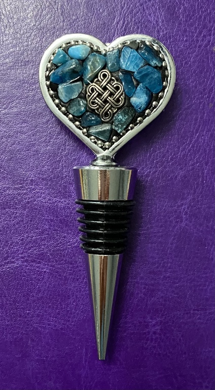 Susan-Casbarro-HeartWineBottleTopper2